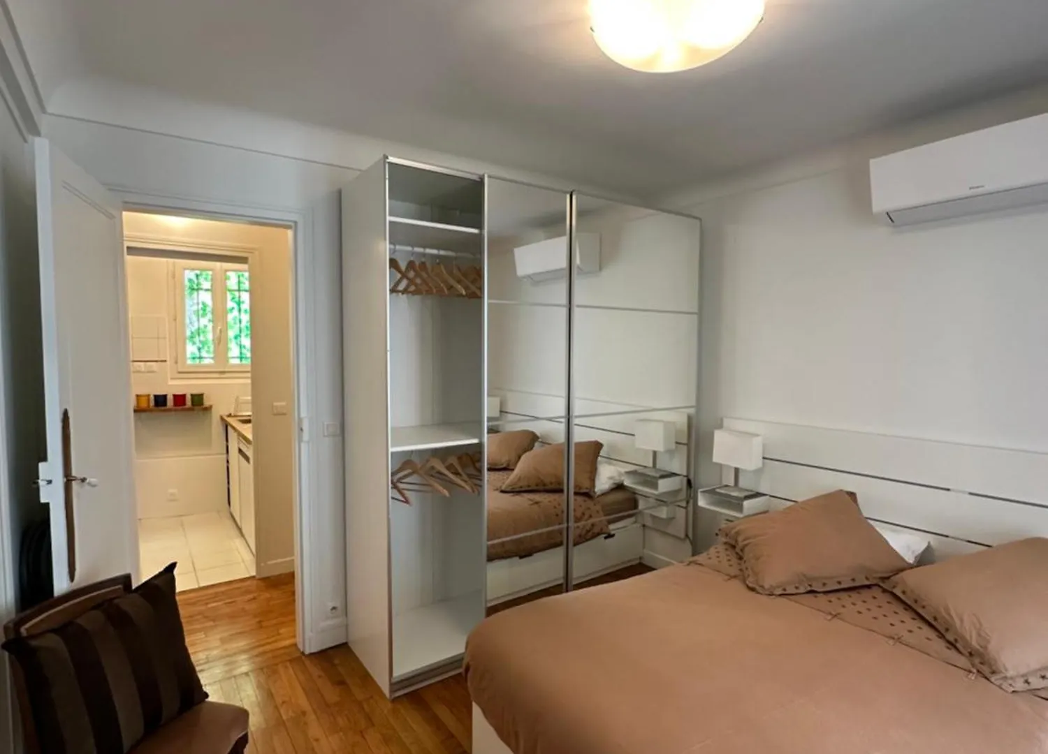 L.C. Grandtour Paris Apartment