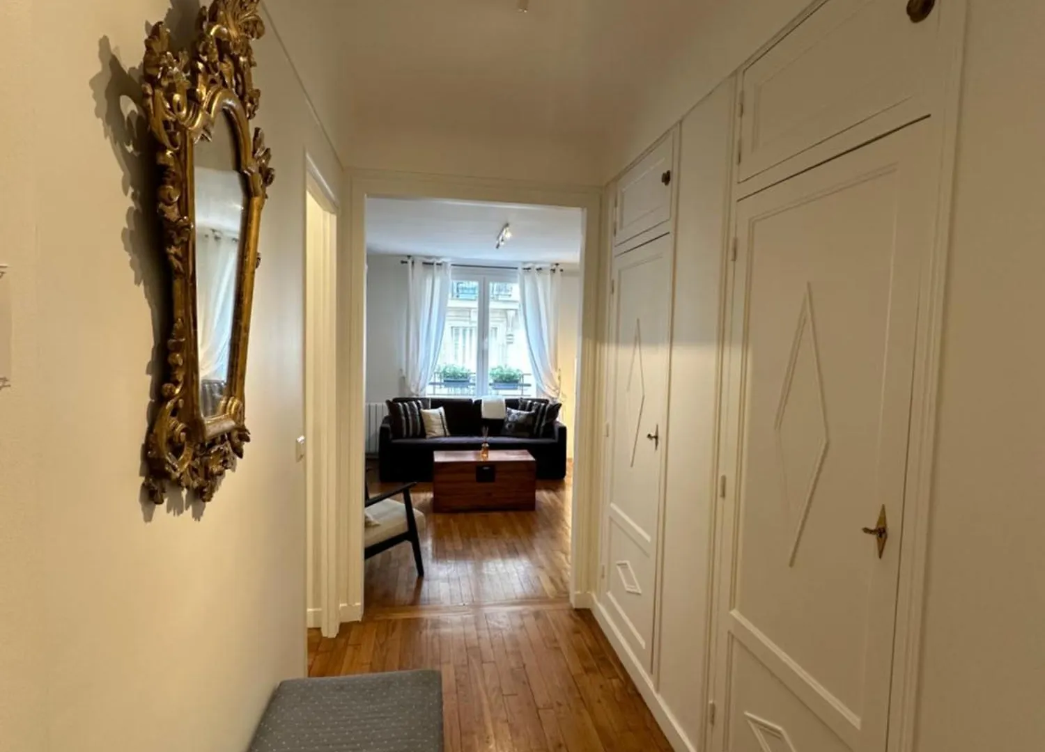 L.C. Grandtour Paris Apartment